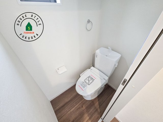 福岡市早良区野芥5丁目第3-3棟（3号棟）　のトイレ|温水洗浄便座を完備しております。2ヶ所にトイレがあるのは朝の慌ただしい時間も安心です。