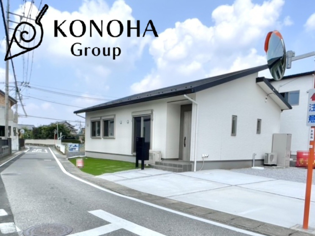 【新築戸建】太田市東矢島町の外観|■外観｜窓の配置や、爽やかな白ベースの外観が清潔感をもたらします。まっさらなキャンバスのような家にこだわりを彩って…始めよう、あなただけの豊かな暮らし( ＾＾ )