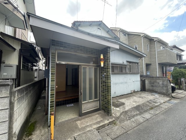 桜木1丁目貸家のエントランス