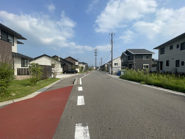 新築戸建・建売　福島市八島田字上干損田　LIGARE　全1棟の前面道路含む現地写真