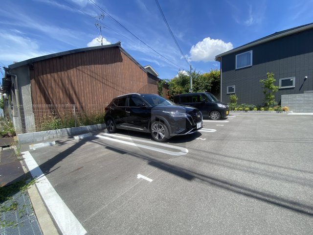 ウエスタンハイツ17　の駐車場