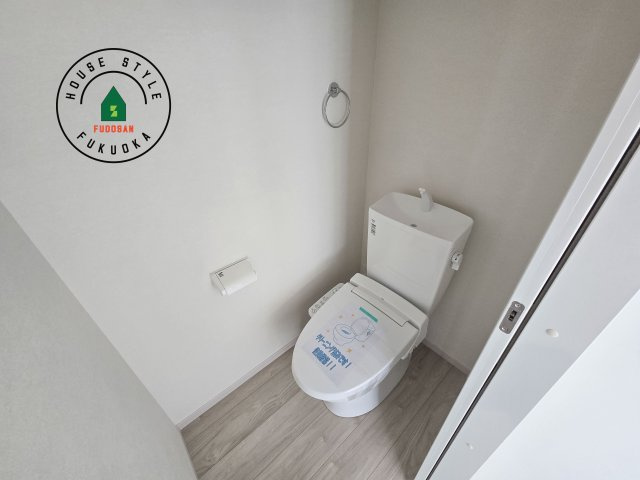 春日市塚原台2丁目第1-1棟（1号棟）　のトイレ|温水洗浄便座を完備しております。2ヶ所にトイレがあるのは朝の慌ただしい時間も安心です。