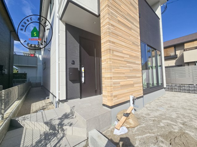 春日市塚原台2丁目第1-1棟（1号棟）　の玄関|おでかけの時も帰った時も、「我が家」を最初に感じでもらえる素敵な空間に。