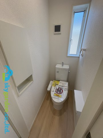 茅ヶ崎市柳島第11　新築戸建　全8棟3号棟のトイレ|清潔感のあるトイレです