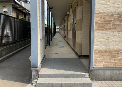 【その他共用部分】 | レオパレスジパング | 共用部分は、一棟の建物に住む区分所有者全員が共同で所有するとし、共用部分の管理、補修などは、区分所有者で形成される管理組合が行います。個人の判断で勝手に変更することはできませんので覚えておきましょう。
