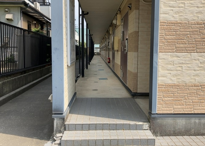 【その他共用部分】 | レオパレスジパング | 共用部分は、一棟の建物に住む区分所有者全員が共同で所有するとし、共用部分の管理、補修などは、区分所有者で形成される管理組合が行います。個人の判断で勝手に変更することはできませんので覚えておきましょう。