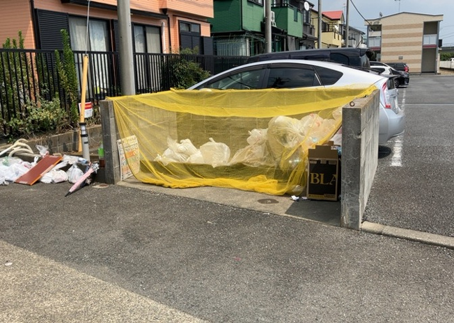 【設備】 | レオパレスジパング | 共有部分は、住民なら誰もが使える設備のこと。例えば駐車場やエレベーター、インターネット設備、セキュリティ設備などがあります。他にも、マンションの廊下・外部階段やエントランス・ゴミ置き場などがあります。
