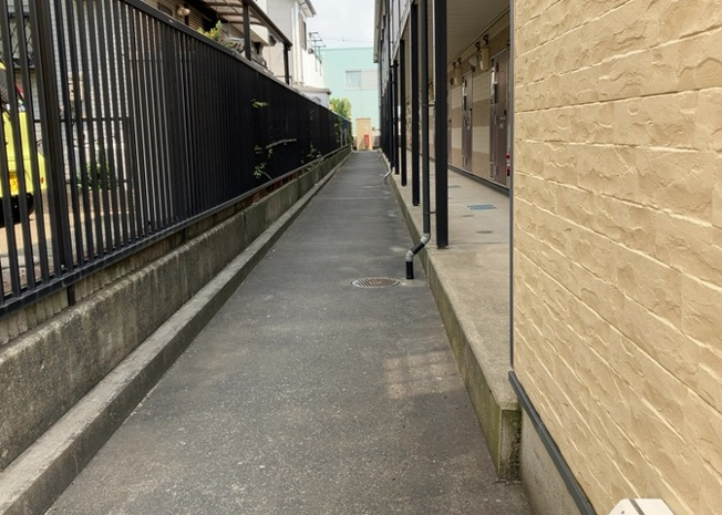 【内装】 | レオパレスジパング | 共用部分は、一棟の建物に住む区分所有者全員が共同で所有するとし、共用部分の管理、補修などは、区分所有者で形成される管理組合が行います。個人の判断で勝手に変更することはできませんので覚えておきましょう。