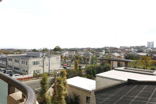 【展望】 | モンテベルデ藤白台 | 近隣に大きな建物が無いので開放的な空間を楽しめます。陽当り・周辺環境も合わせて、ぜひ現地をご覧ください！