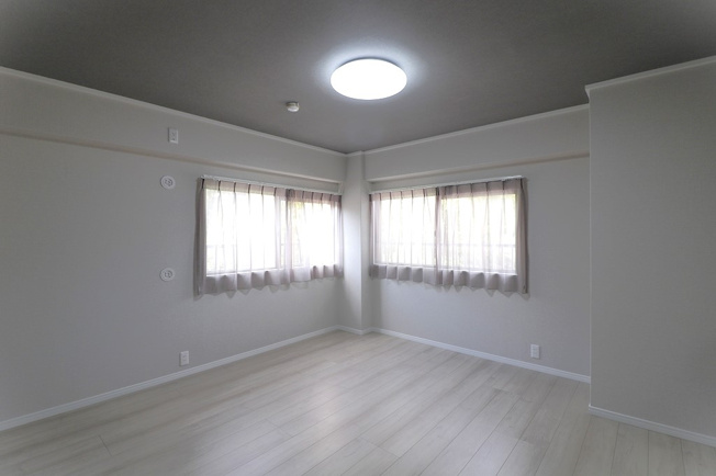 【洋室】 | モンテベルデ藤白台 | 約7.7帖の洋室！洋室のみの間取りで、こだわりの家具やインテリアもしっくり収まります。