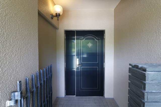 【玄関】 | モンテベルデ藤白台 | 専用ポーチが備わっており、独立性が高く、プライバシー面にも配慮されています。