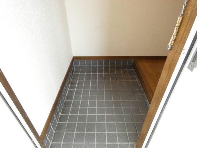 石川マンションの玄関