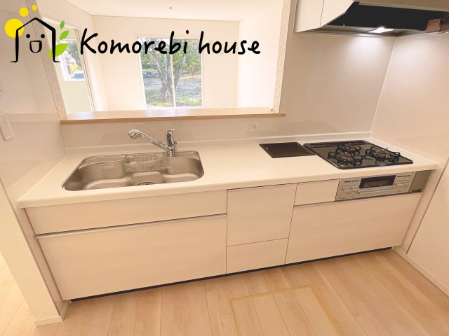 さいたま市西区飯田新田第2　新築一戸建て　クレイドルガーデン　09のキッチン|お料理しやすいキッチンです