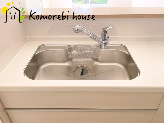 さいたま市西区飯田新田第2　新築一戸建て　クレイドルガーデン　09のキッチン|コンパクトなキッチンで掃除もラクラク