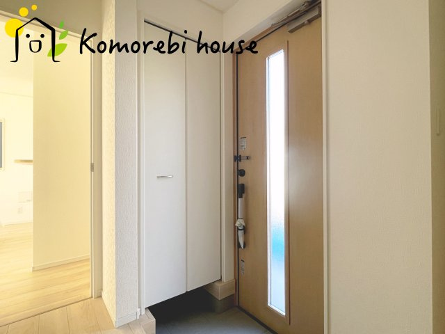 さいたま市西区飯田新田第2　新築一戸建て　クレイドルガーデン　09の玄関|明るい玄関です
