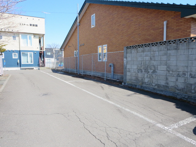 エステート新釧路の駐車場