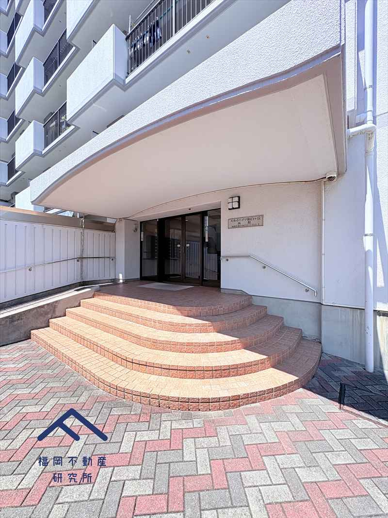 スカイハイツ和白ケ丘西館のエントランス