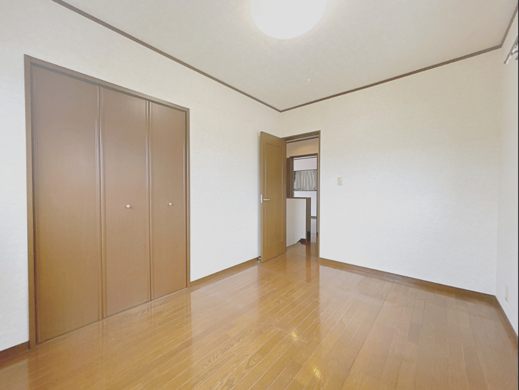 富士市中丸　中古戸建Rの洋室|2階北側洋室6帖