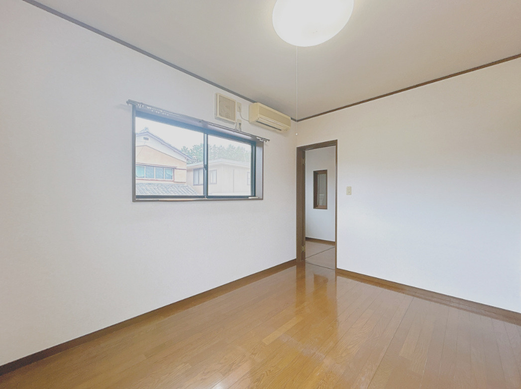 富士市中丸　中古戸建Rの洋室|2階南側洋室6帖