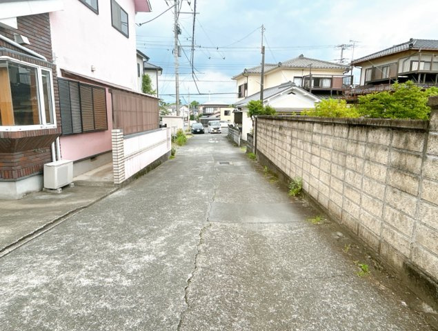 富士市中丸　中古戸建Rの前面道路含む現地写真