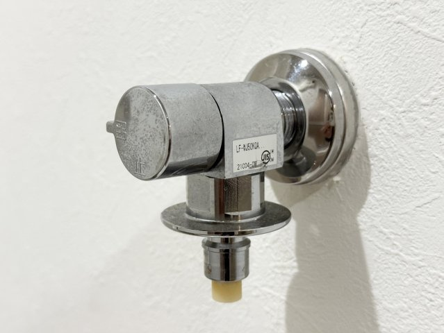 髙田ビルの設備|ホースが抜けても水が漏れない洗濯機用の水栓