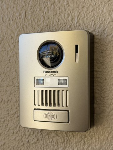 髙田ビルの玄関|玄関横のテレビドアホン