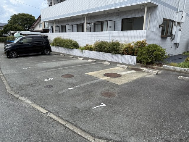 髙田ビルの駐車場|敷地内の駐車場