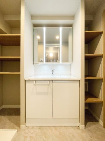 ルネ須磨の独立洗面台