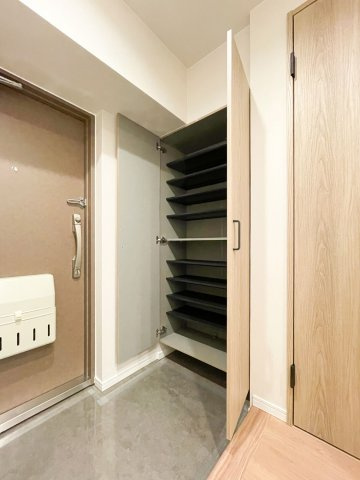 ルネ須磨の玄関