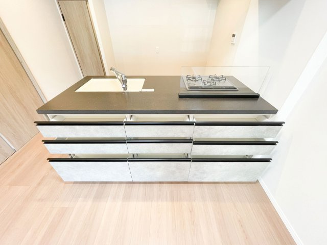 ルネ須磨のその他|キッチンリビング側からの収納