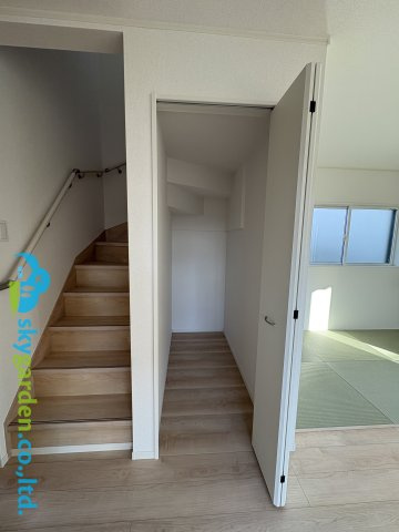 茅ヶ崎市柳島第11　新築戸建　全8棟4号棟の収納|階段下収納