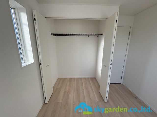 茅ヶ崎市柳島第11　新築戸建　全8棟4号棟の収納|ゆったりとした玄関です