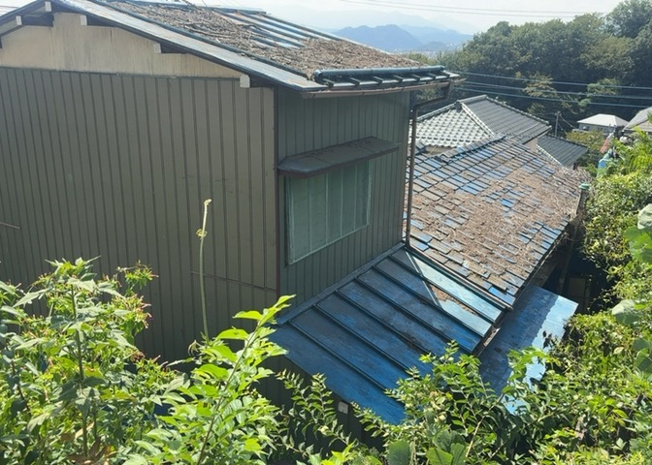 【構造・工法・仕様】 | 木造住宅とは土台、壁、柱など建築物の強度を支える構造体の材に木が使用されている構造を指します。構造体は建物の自重を支えるだけではなく風圧や水圧、積裁荷重などあらゆる衝撃に耐えるための基礎です。