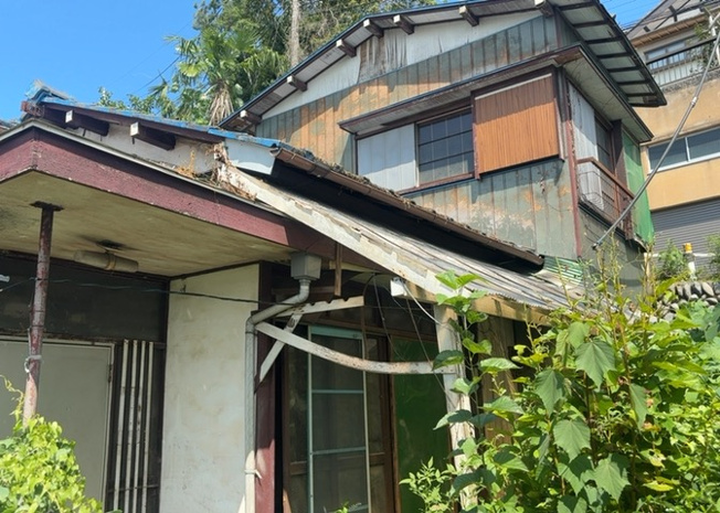 【外観】 | 物件の詳細については、現地を見てわかること以外に、役所や法務局などで調べないとわからないことがあります。そのため、現地に行く場合は、もしこの物件を買ったらどのような生活ができるかをイメージしましょう。