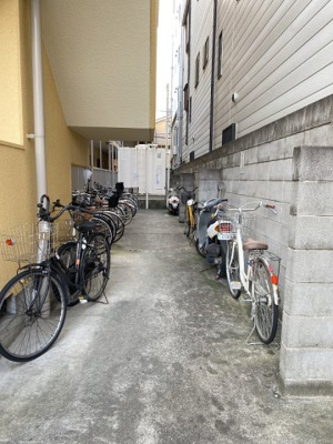 【その他共用部分】 | メゾン南加賀屋  | 敷地内の駐輪場です。