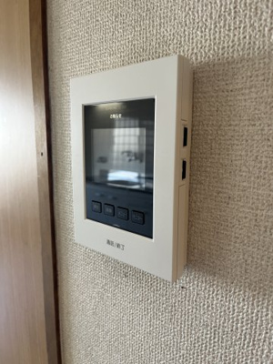 【セキュリティ】 | メゾン南加賀屋  | モニター付きドアホンがあります。