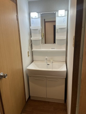 【独立洗面台】 | メゾン南加賀屋  | 綺麗な独立洗面台です。