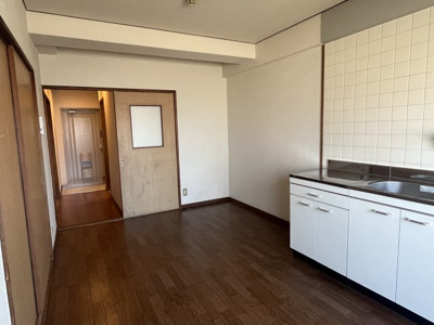 【居間・リビング】 | メゾン南加賀屋  | リビングの窓からみた景色です。