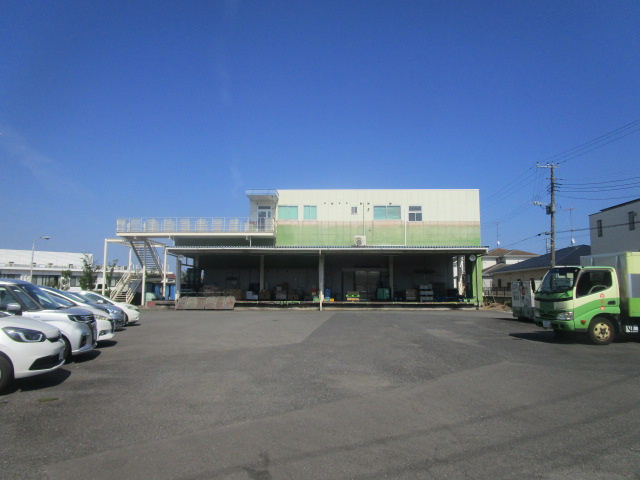 横浜市神奈川区菅田町の倉庫の外観