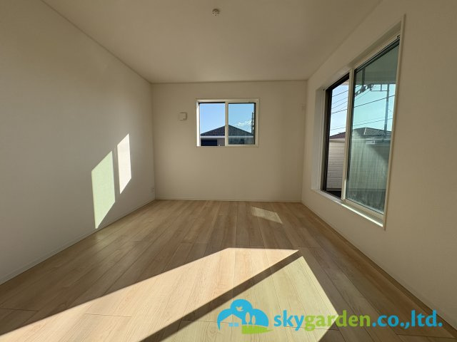 茅ヶ崎市柳島第11　新築戸建　全8棟5号棟の寝室|二面採光で明るく通風性良好