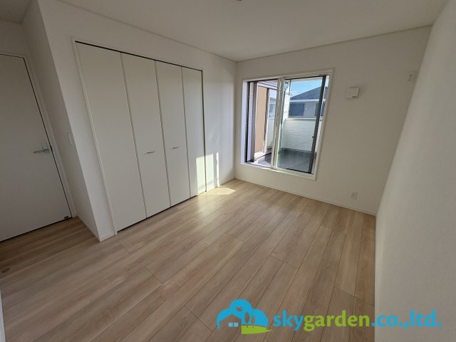 茅ヶ崎市柳島第11　新築戸建　全8棟5号棟の洋室|通風性良好、明るい洋室