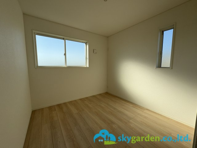 茅ヶ崎市柳島第11　新築戸建　全8棟5号棟の子供部屋|二面採光のお部屋