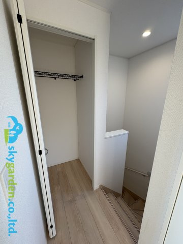 茅ヶ崎市柳島第11　新築戸建　全8棟5号棟の収納|2階踊り場の収納