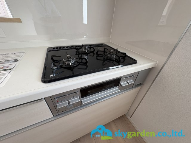 茅ヶ崎市柳島第11　新築戸建　全8棟5号棟のキッチン|ガスコンロ・グリル