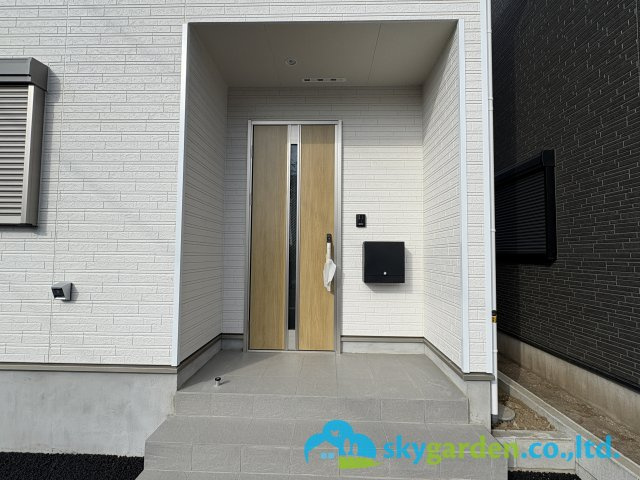 茅ヶ崎市柳島第11　新築戸建　全8棟5号棟の外観|玄関前の様子