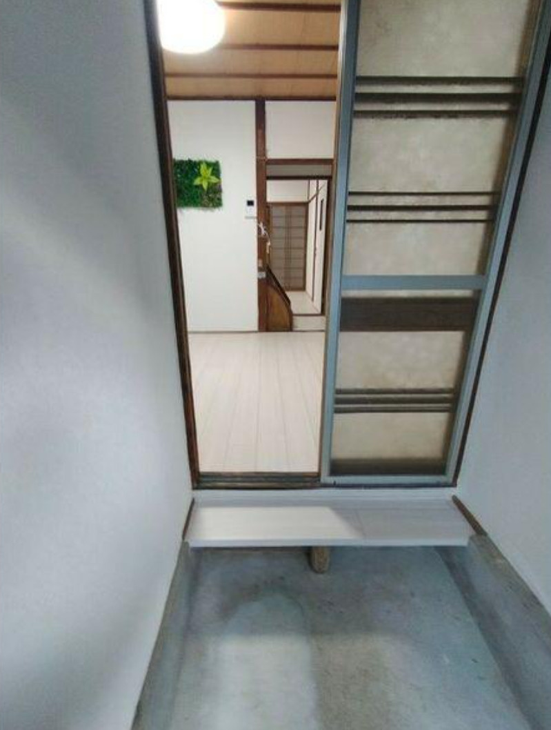 門真市五月田町　中古戸建の玄関