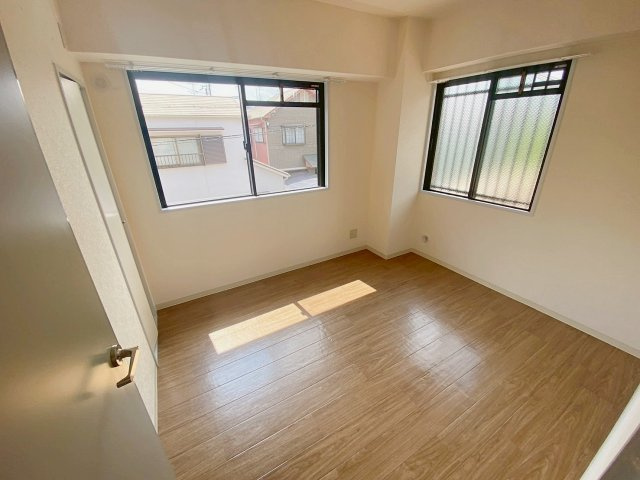 ゼフィール宝塚の居間・リビング|ゆったりとした居間です