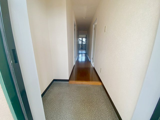 ゼフィール宝塚の玄関|きれいな玄関です