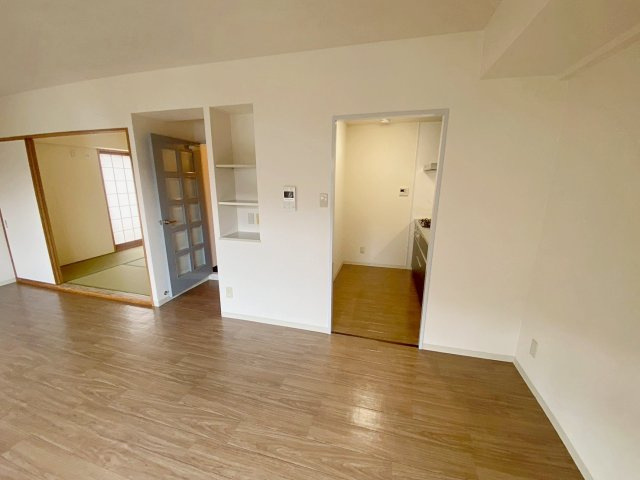 ゼフィール宝塚の居間・リビング|ゆったり過ごせる居間です