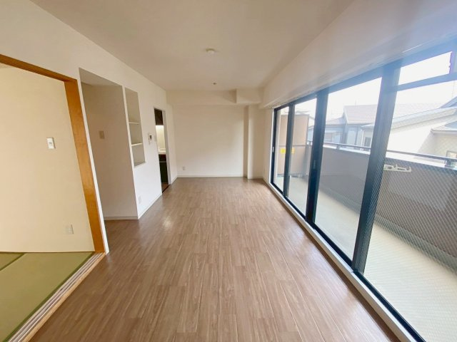 ゼフィール宝塚の居間・リビング|こちらのリビングで趣味の時間をお楽しみください